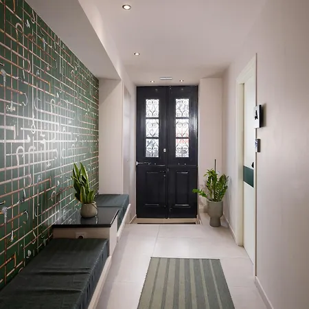 Living Yard Thissio 4*